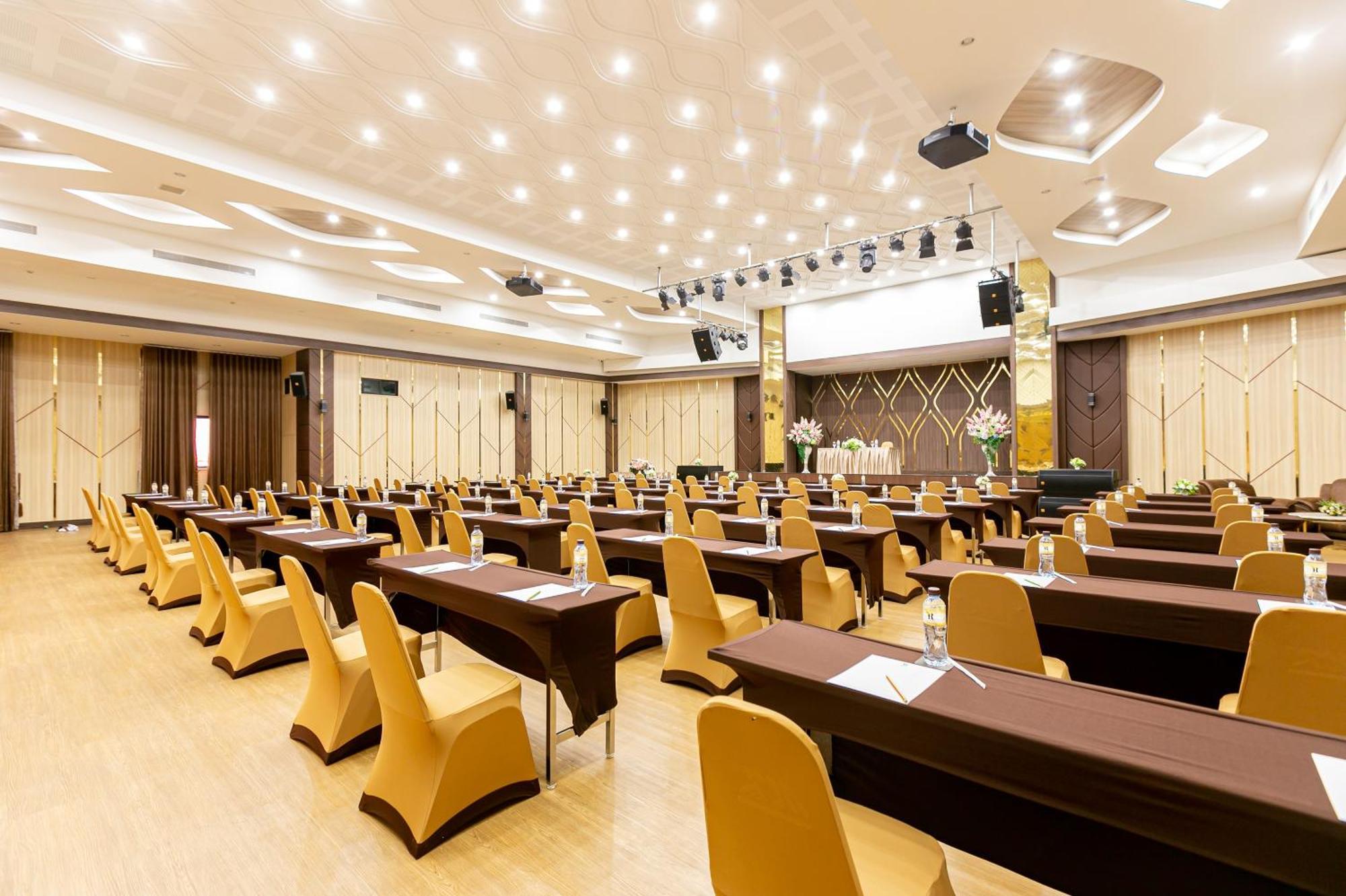 פאק קרט Grand Ratchapruek Hotel מראה חיצוני תמונה