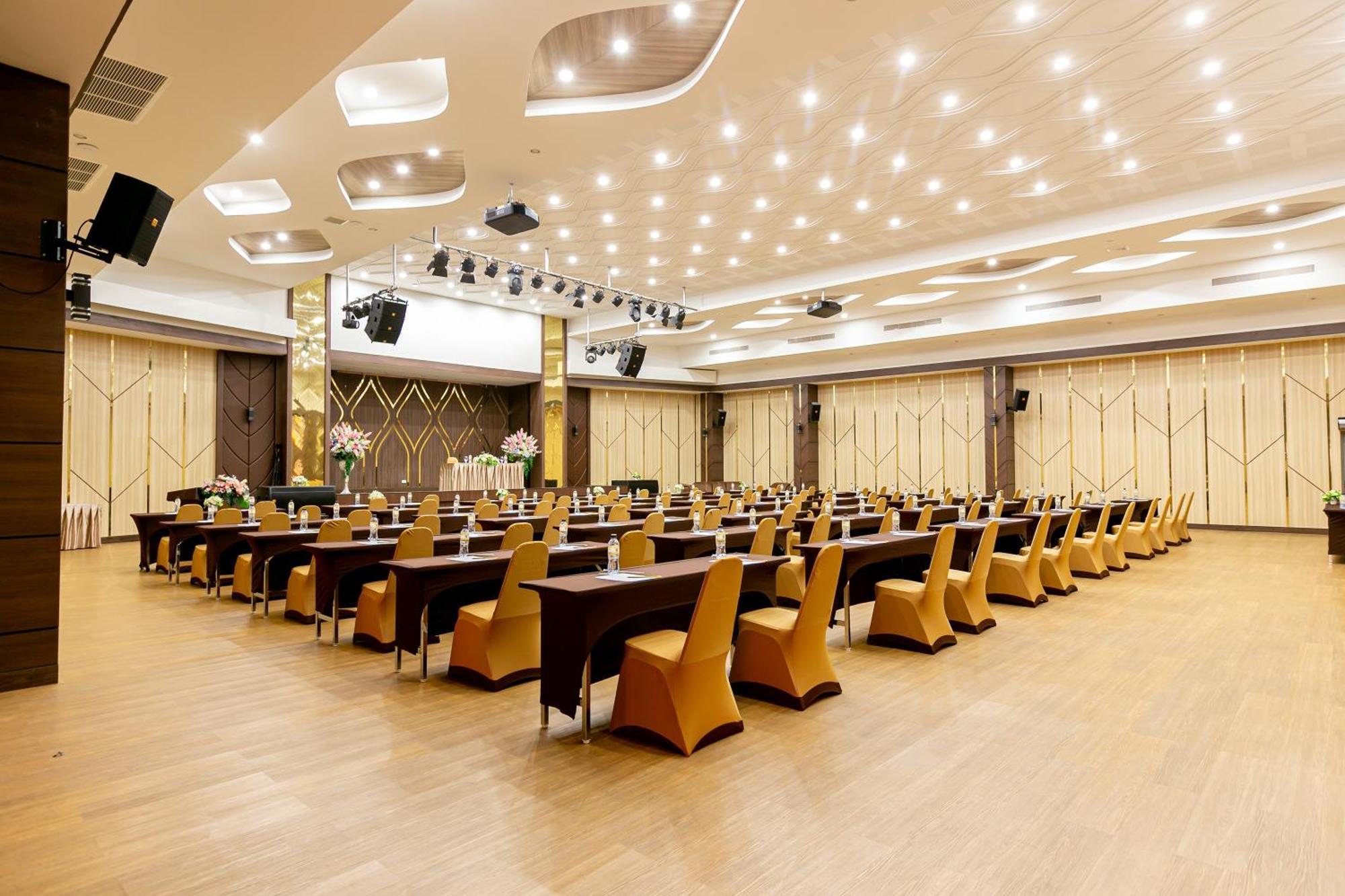 פאק קרט Grand Ratchapruek Hotel מראה חיצוני תמונה