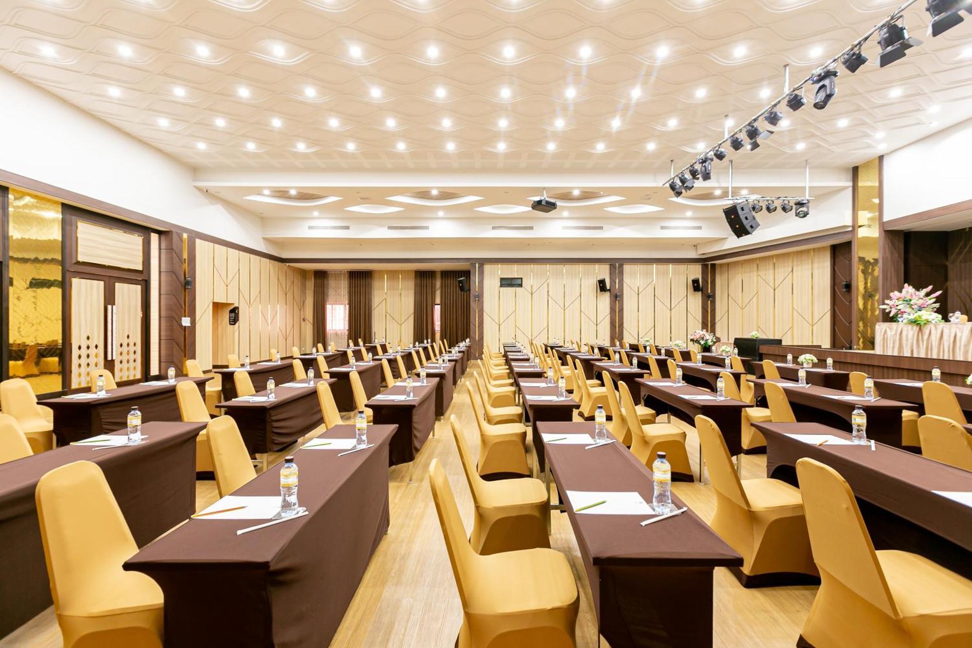 פאק קרט Grand Ratchapruek Hotel מראה חיצוני תמונה